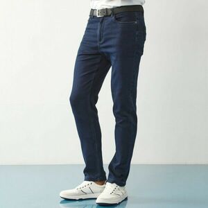 Egyenes szabású, 5 zsebes, rugalmas farmerből készült farmer, 170 és 178 cm közötti magasság esetén, belső szárhossz 77 cm kép