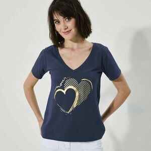 V-nyakú póló rövid ujjakkal és elöl szívecskés nyomtatással kép