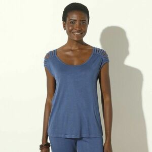 Egyszínű póló díszítő zsinórokkal a vállakon kép