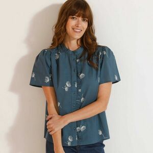 Rövid ujjú, fodros és nyomtatott blúz kép