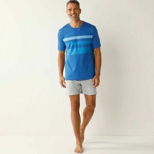 Pizsama rövidnadrággal és középső csíkokkal kép