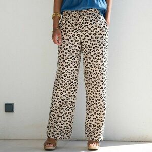 Magas derekú, sztreccs nadrág leopárdmintával kép