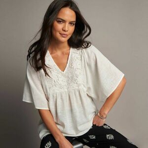 Tunika csipkével és széles 3/4-es ujjakkal kép