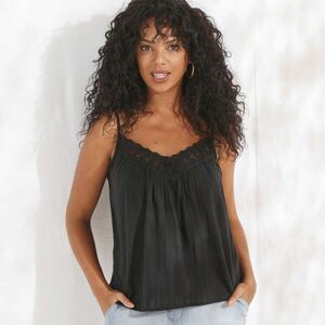 V-nyakú felső csipkés szegéllyel kép