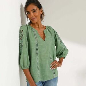 Egyszínű blúz makramé és áttört hímzéssel kép