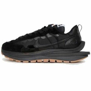 Divat edzőcipők Nike Vaporwaffle Sacai Black Gum kép