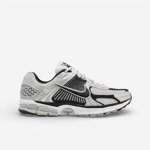 Rövid szárú edzőcipők Nike Zoom Vomero 5 Metallic Silver Black kép