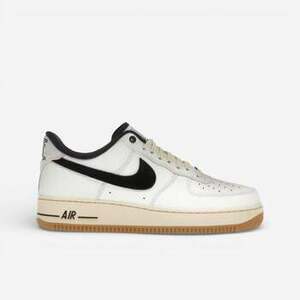 Rövid szárú edzőcipők Nike Wmns Air Force 1 07 kép