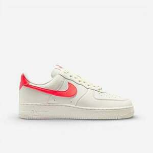 Rövid szárú edzőcipők Nike Air Force 1 '07 Next Nature Wmns "Sail Hot Lava" kép