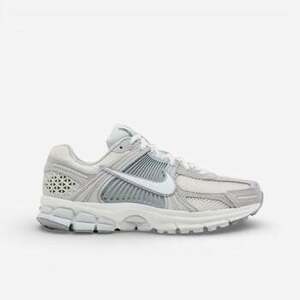 Rövid szárú edzőcipők Nike Zoom Vomero 5 Wmns "Pure Platinum Summit White" kép