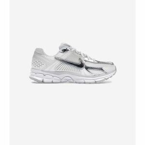 Rövid szárú edzőcipők Nike Zoom Vomero 5 Chrome Toe (W) kép